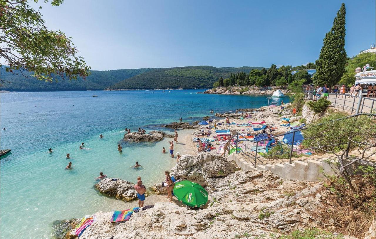 Cozy Apartment In Rabac With Kitchen Buitenkant foto