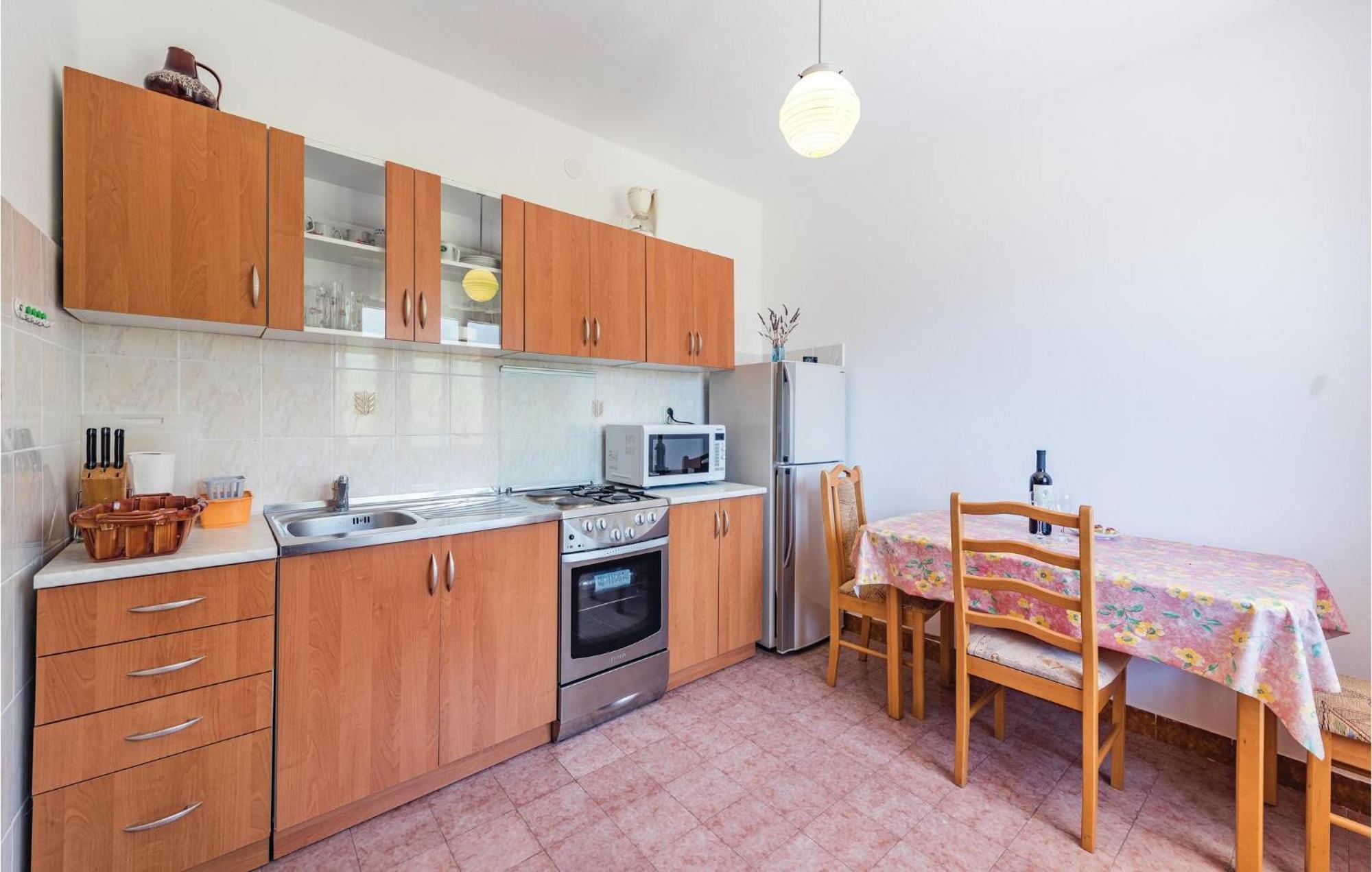 Cozy Apartment In Rabac With Kitchen Buitenkant foto