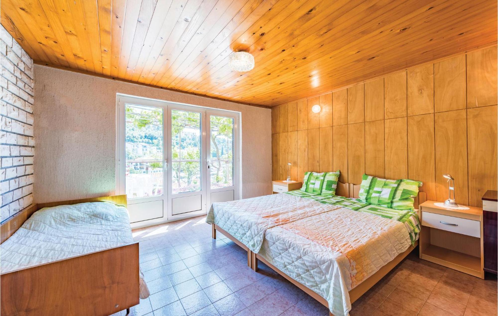 Cozy Apartment In Rabac With Kitchen Buitenkant foto