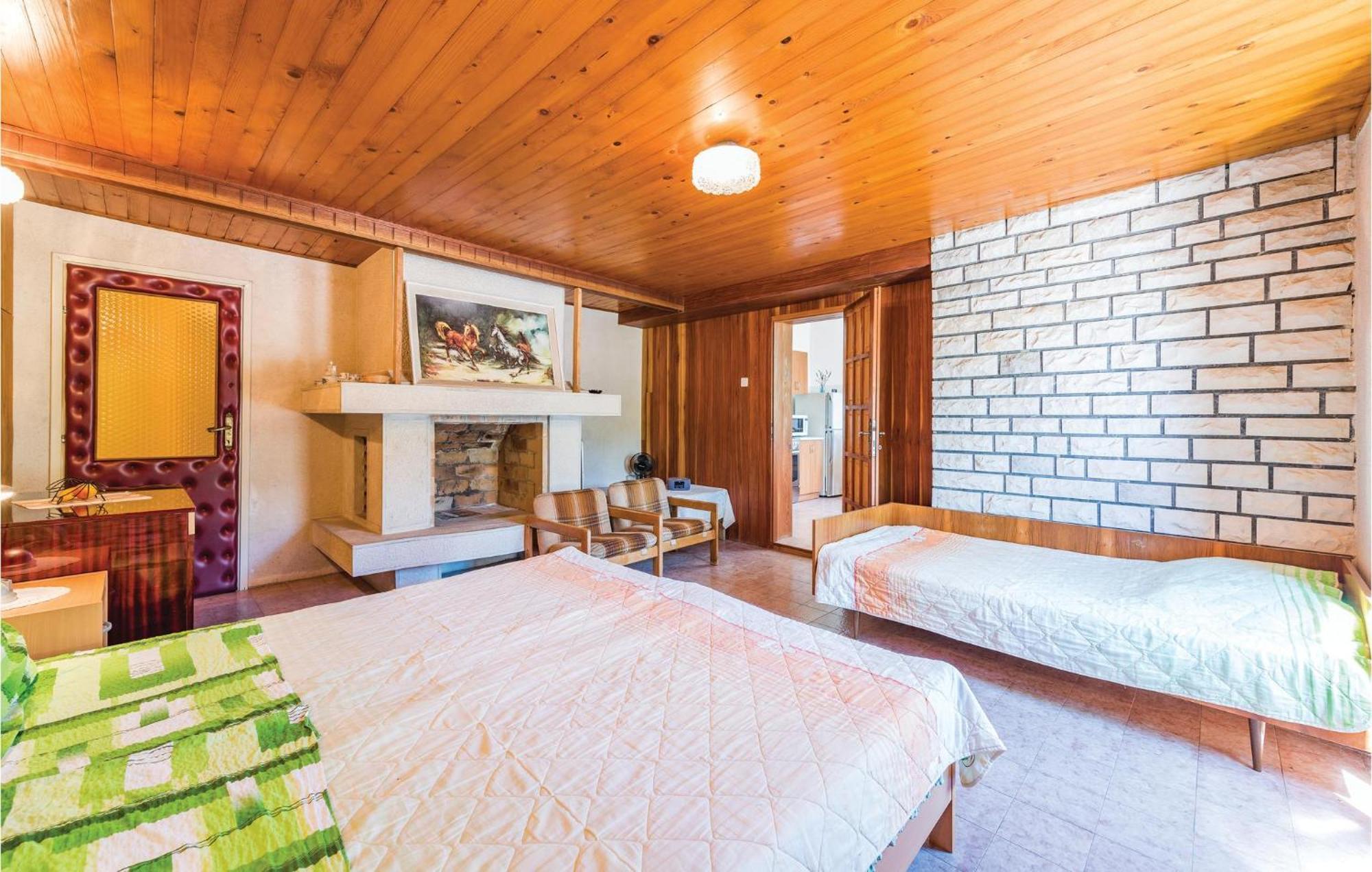 Cozy Apartment In Rabac With Kitchen Buitenkant foto